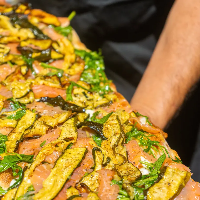 Pala con salmone, zucchine e rucola